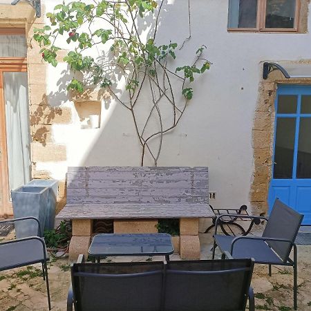 T2 Duplex "Chez Evelyne" Lägenhet Remoulins Exteriör bild